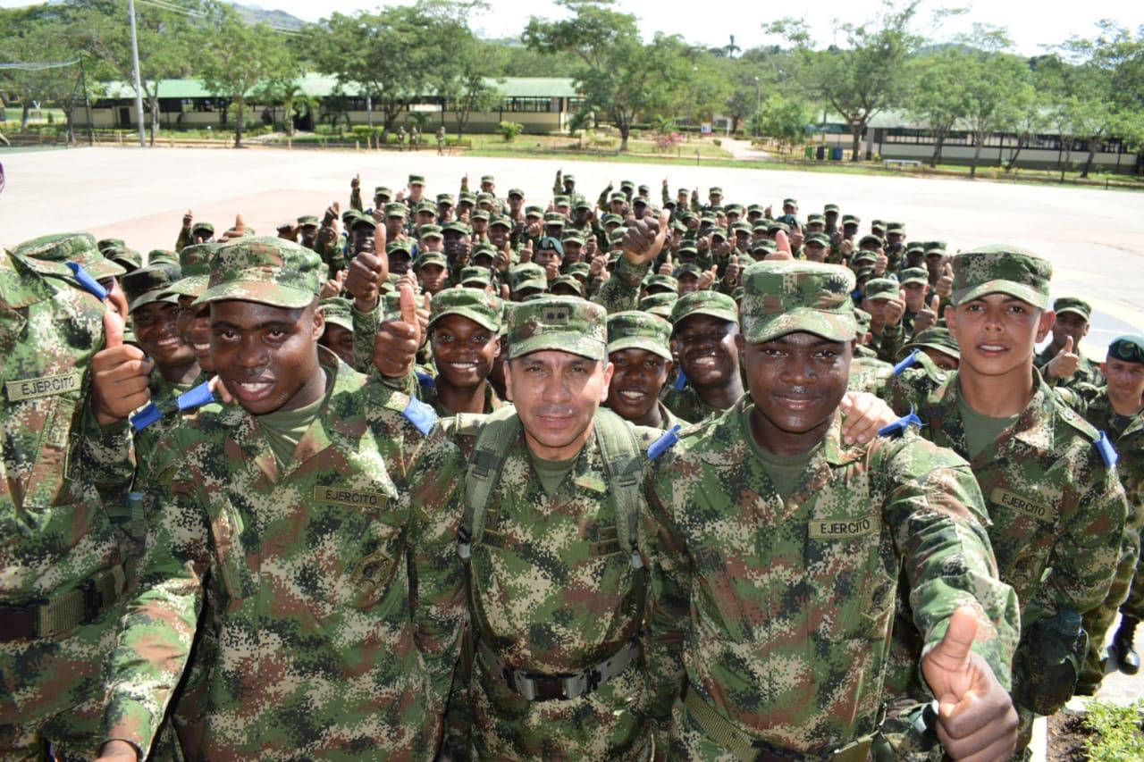 Comandante del CEDOC visitó a los soldados de la ESPRO