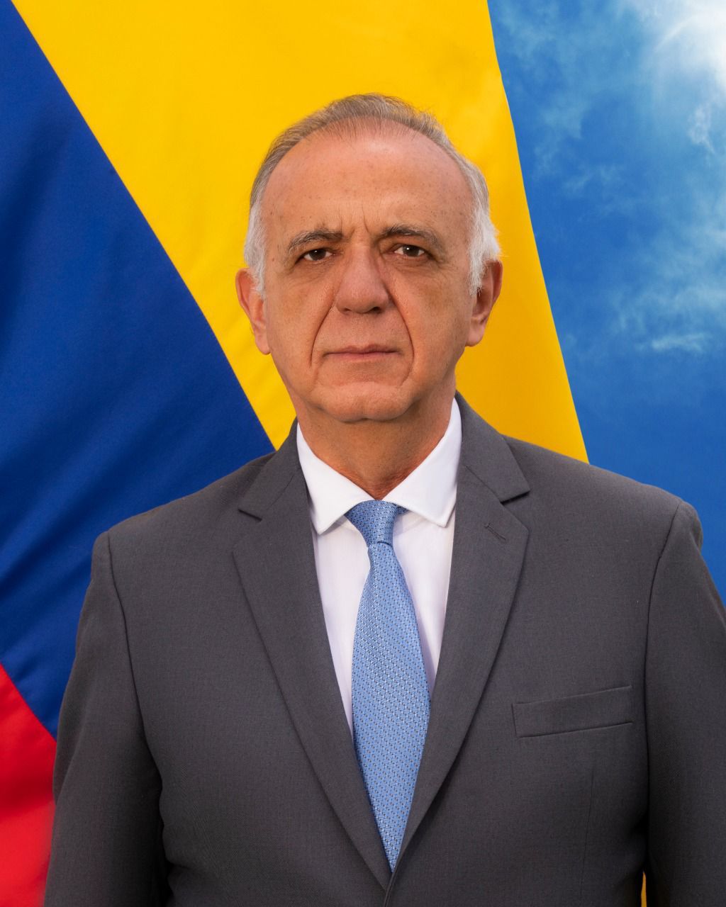 2 Ministro de Defensa Nacional
