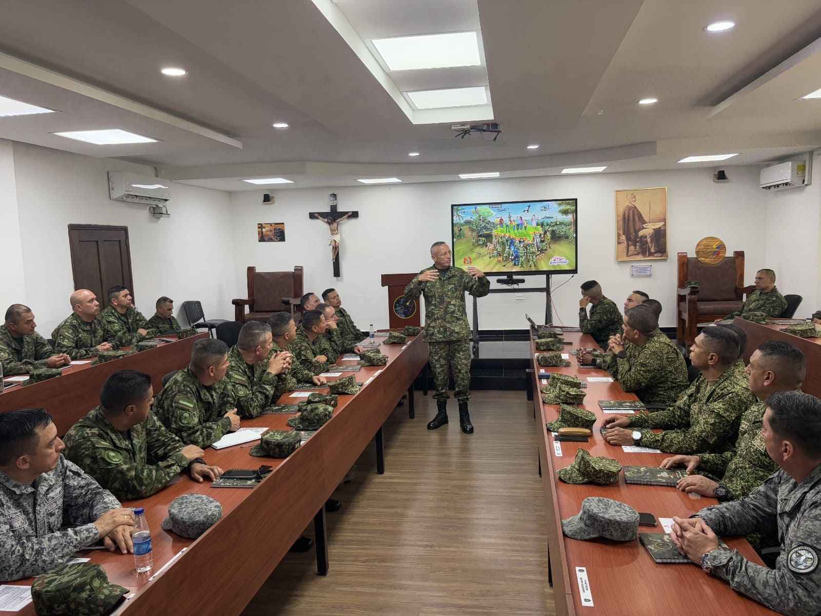 Suboficiales del programa PISAJ No. 22 visitan la Escuela Militar de Soldados Profesionales