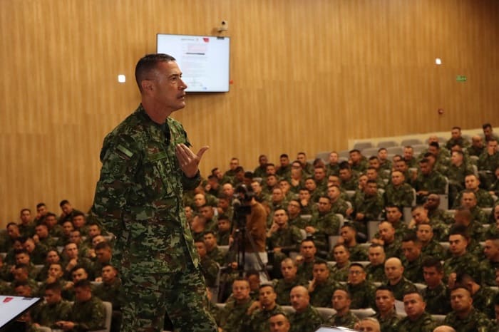 Academic lecture with Army commander strengthens technical skills and abilities of non-commissioned officers