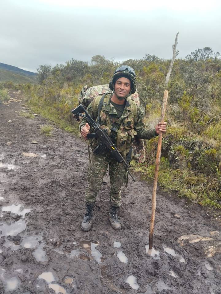 Del frío del Sumapaz a la Aviación del Ejército: el soldado que aprendió inglés entre frailejones