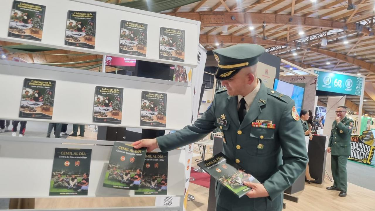 Ejército Nacional presenta su despliegue académico y profesional en la FILBo 2026