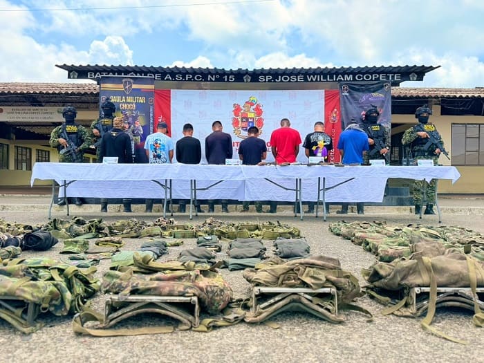The National Army secures the voluntary surrender of eight members of the Baudó Sub-structure of the Gulf Clan in Chocó